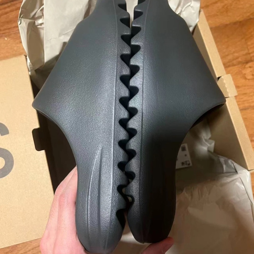 Adidas Yeezy Slide Dark Onyx - ID5103 - Brand New